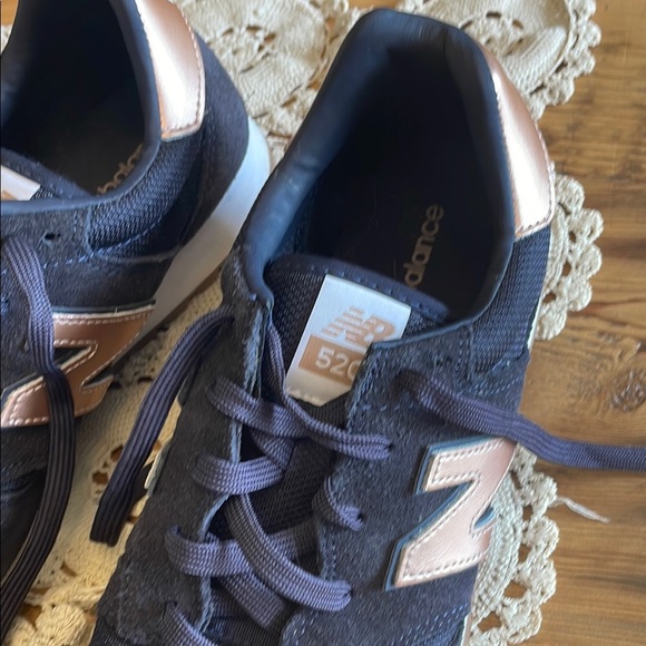 New Balance Blue and Pink Sneakers Athletic Design - Picture 3 of 10